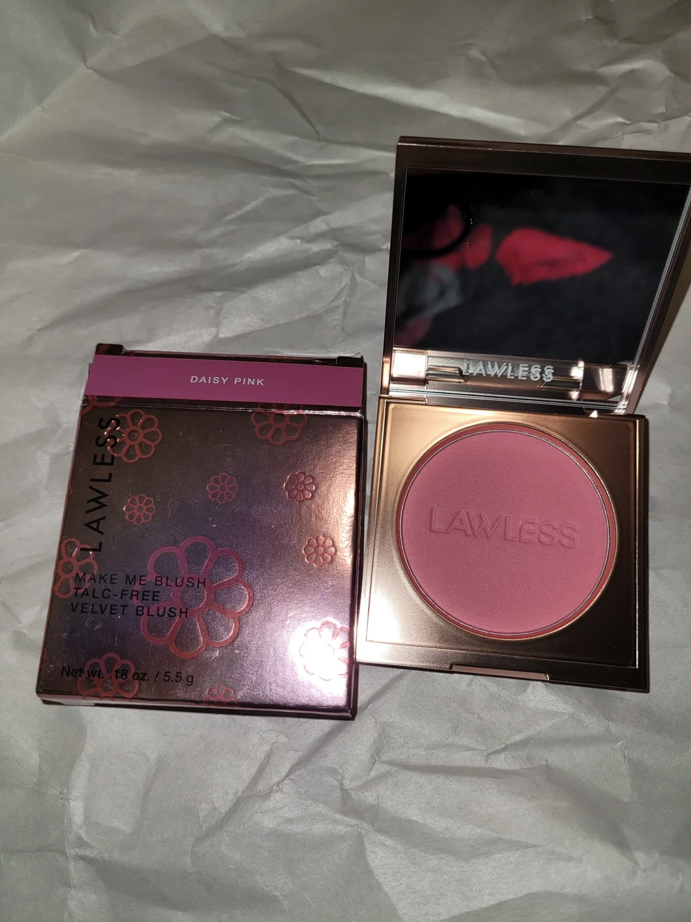 LAWLESS Velvet Blush Compact - Daisy Pink